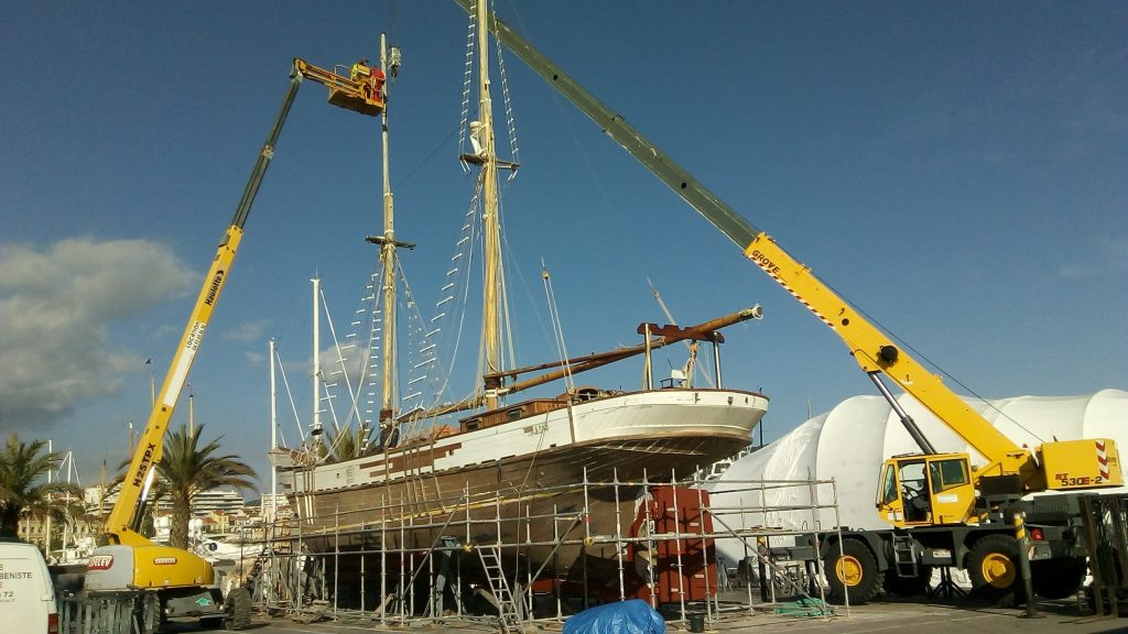 Grutage mât de voilier
